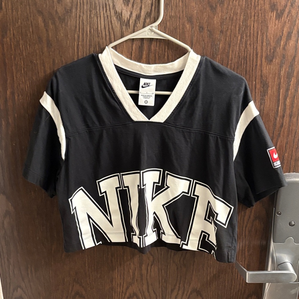 Nike Women's Black and White Crop Top